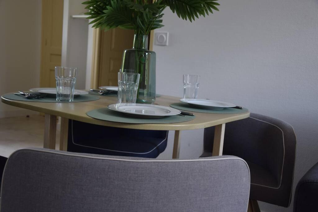 Elegant T2 A Bron, Tramway A 2Min, Box Parking, 4Personnes Lägenhet Exteriör bild