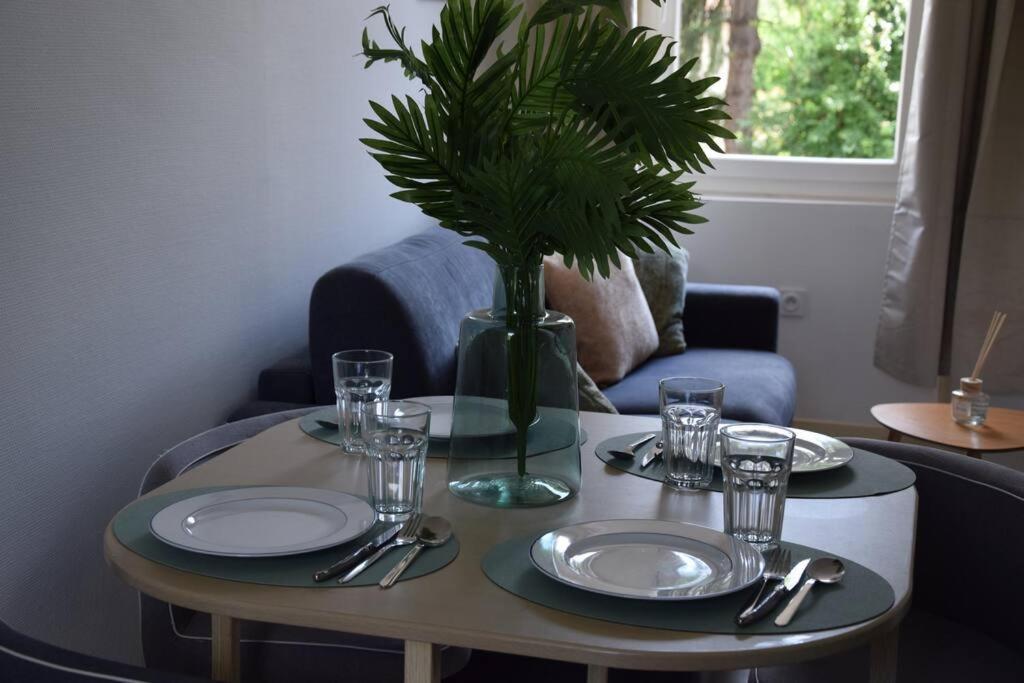 Elegant T2 A Bron, Tramway A 2Min, Box Parking, 4Personnes Lägenhet Exteriör bild